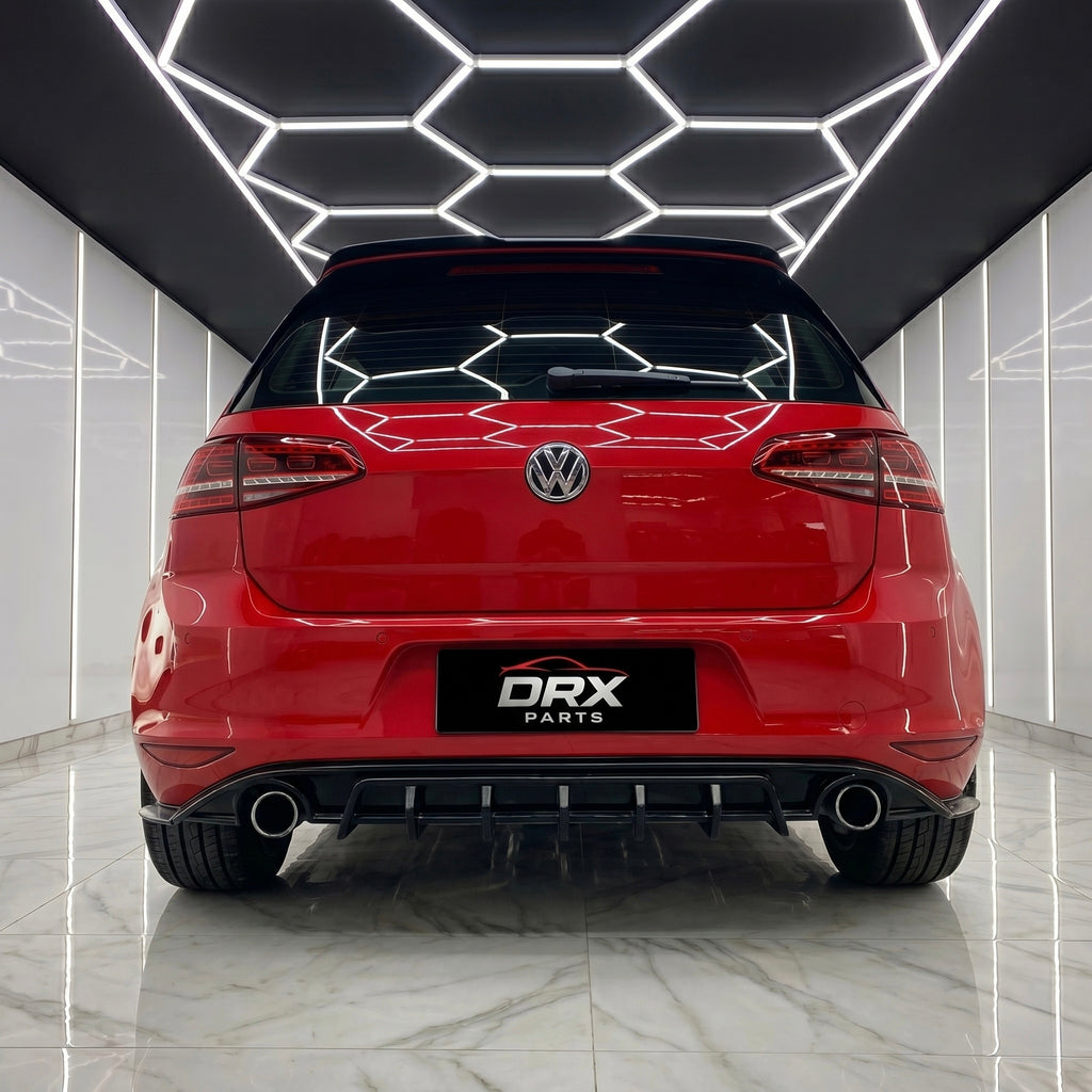 Vista trasera Golf GTI MK7 rojo con difusor negro brillo montado
