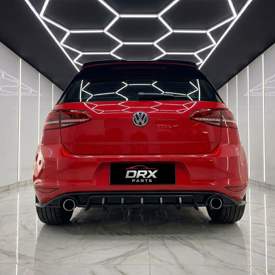 Vista trasera Golf GTI MK7 rojo con difusor negro brillo montado
