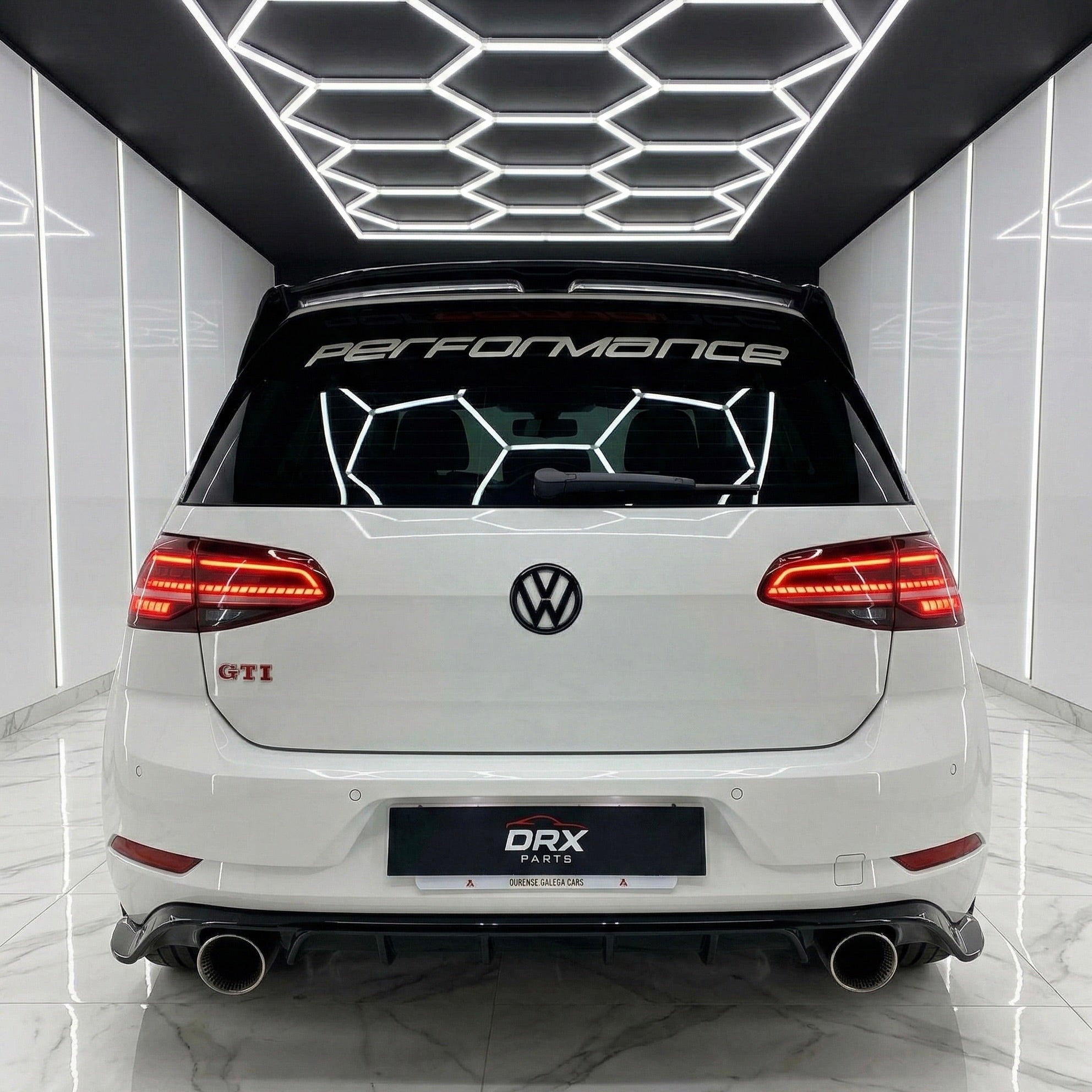 Difusor trasero estilo TCR para Volkswagen Golf 7.5 GTI negro piano