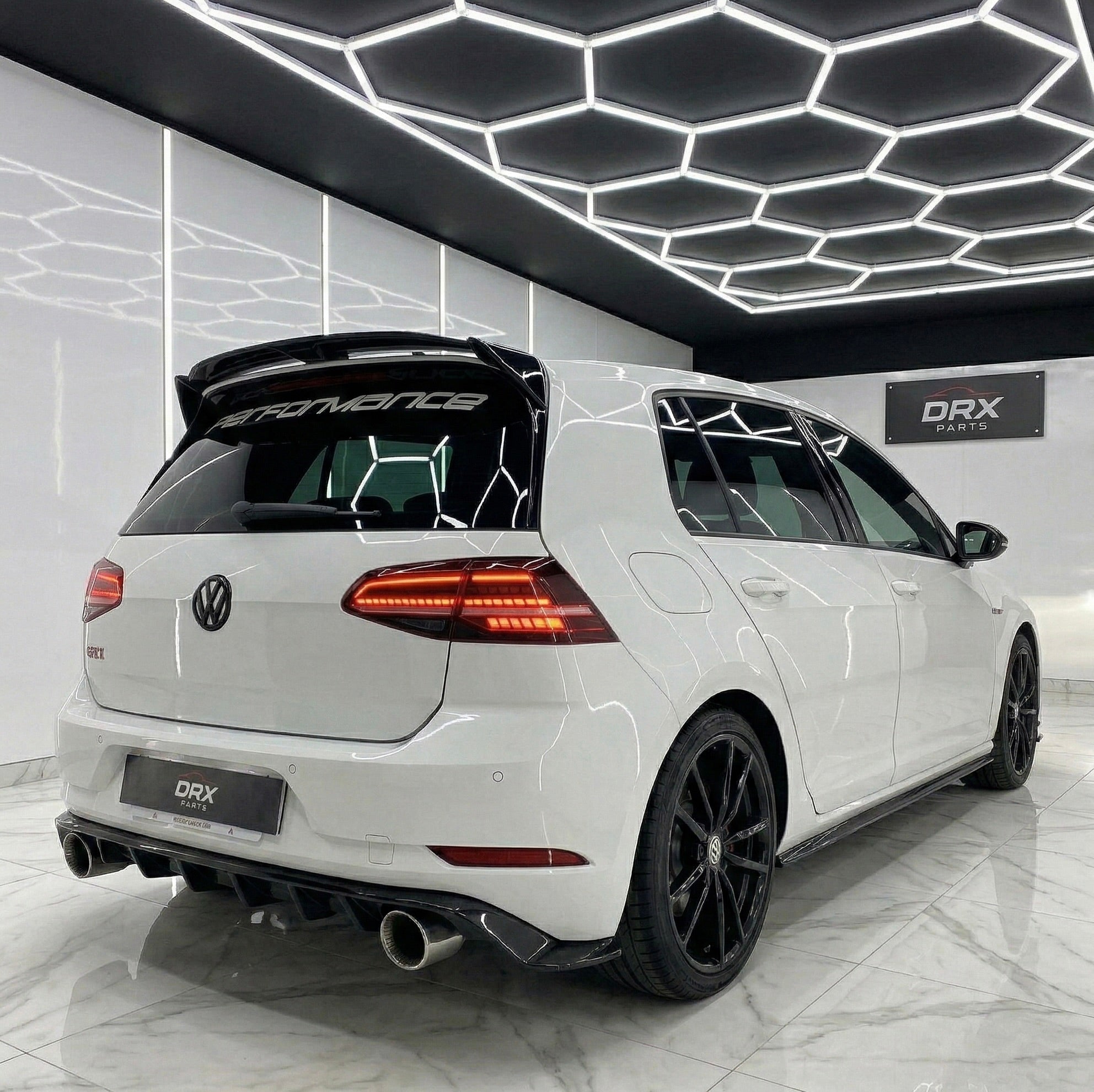 Detalle acabado negro brillo difusor TCR Golf Mk7.5 GTI