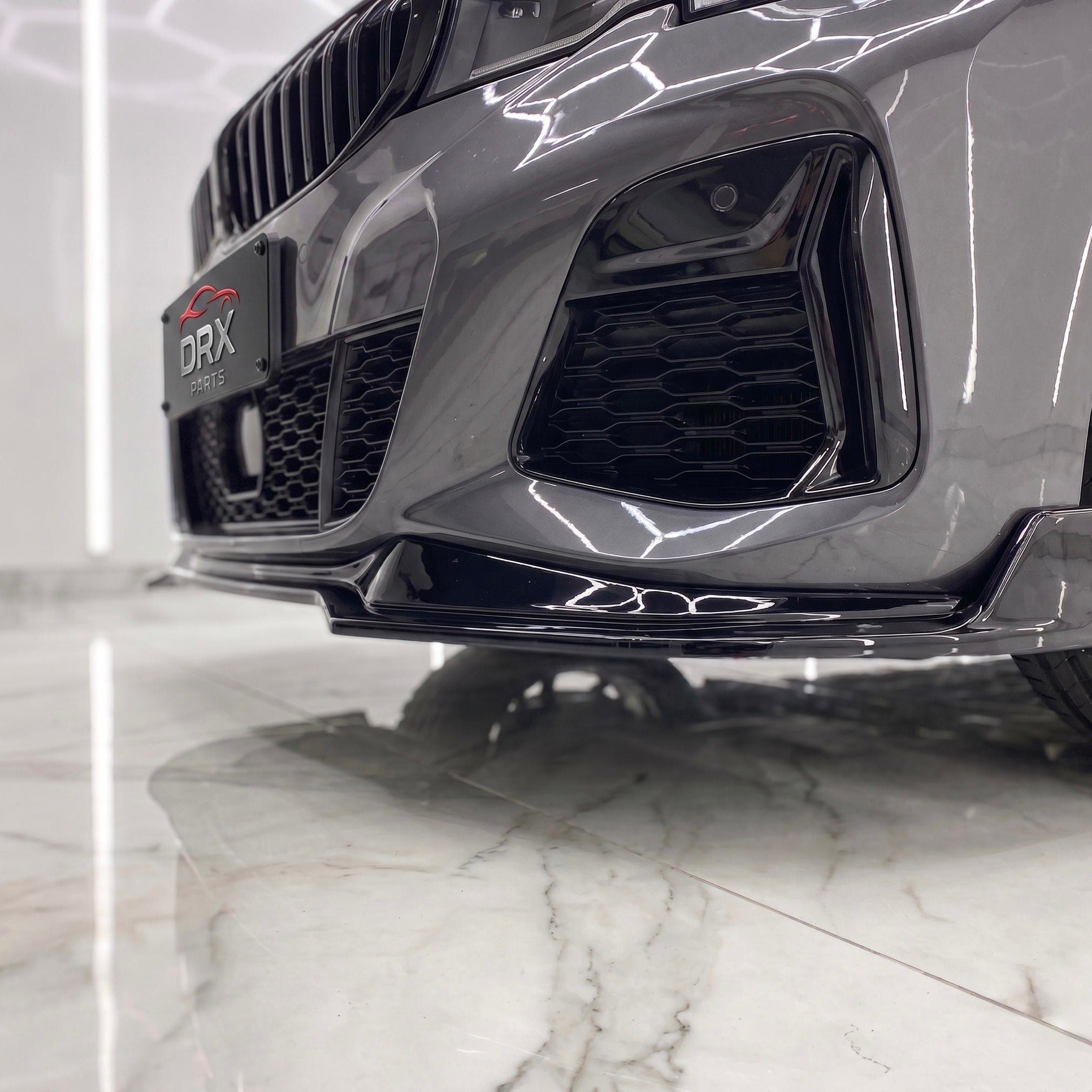 Detalle lip delantero BMW G20 ABS negro brillo y tomas de aire